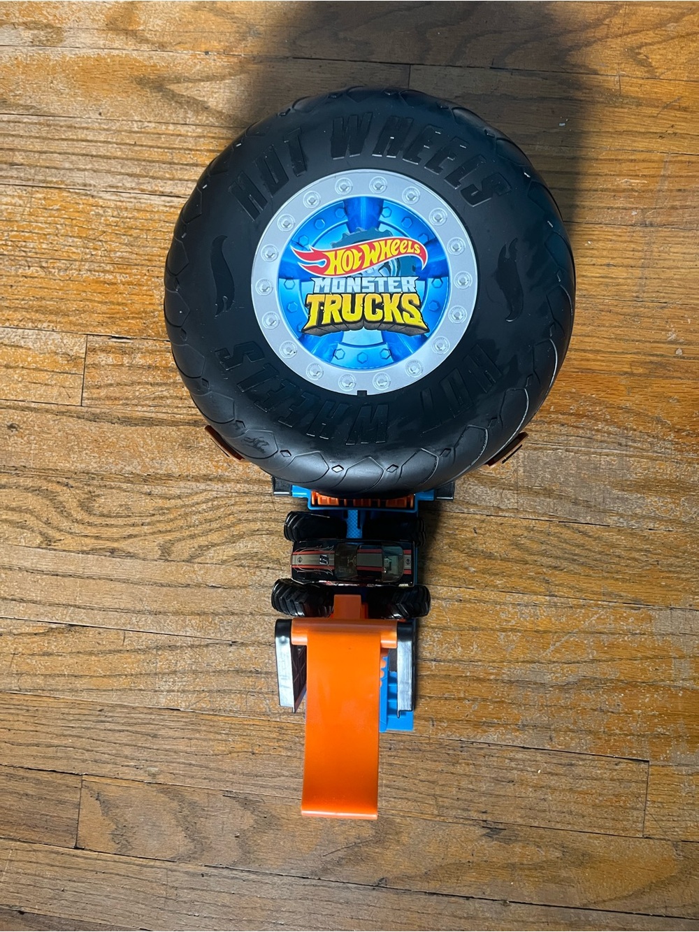 Hot Wheels Monster Trucks Stunt Tire Playset